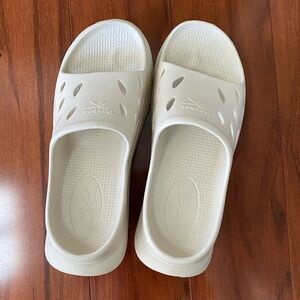 Reebok Beige Slide Sandals 8M